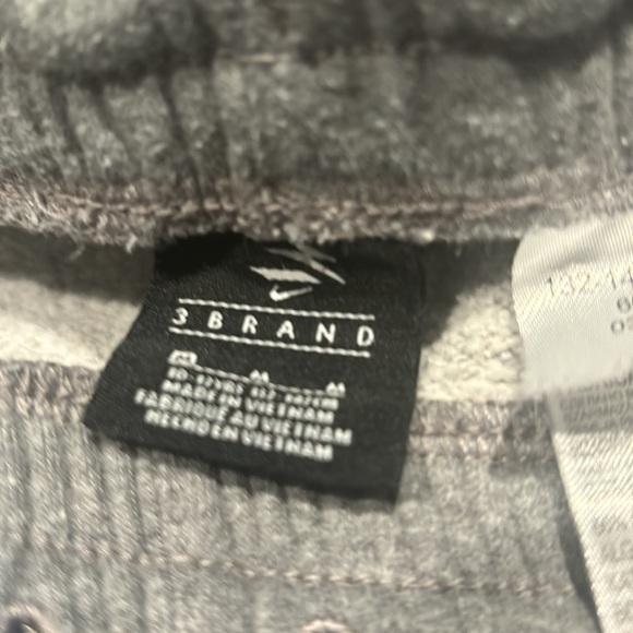 2 Nike track pants and under armour shirt - Picture 5 of 8